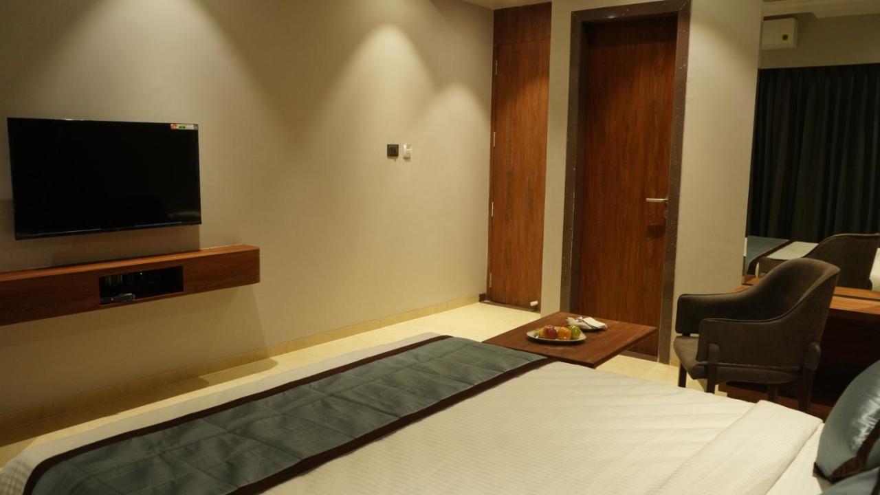 Alaukik Hotel Shirdi Luaran gambar