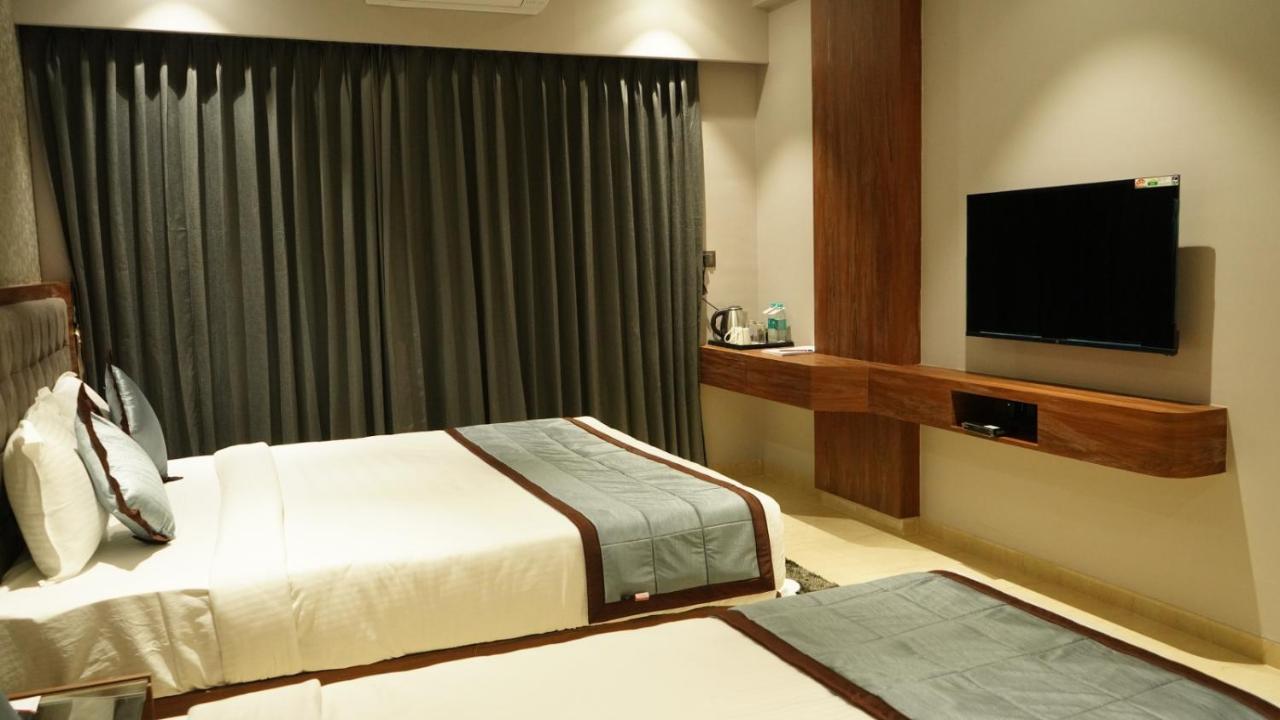 Alaukik Hotel Shirdi Luaran gambar